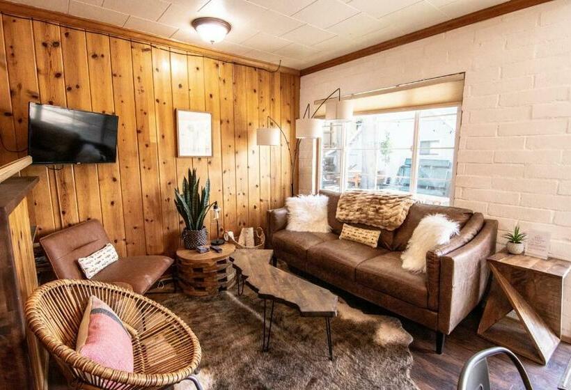 سوئیت 2 خوابه, Lake Front Cabins