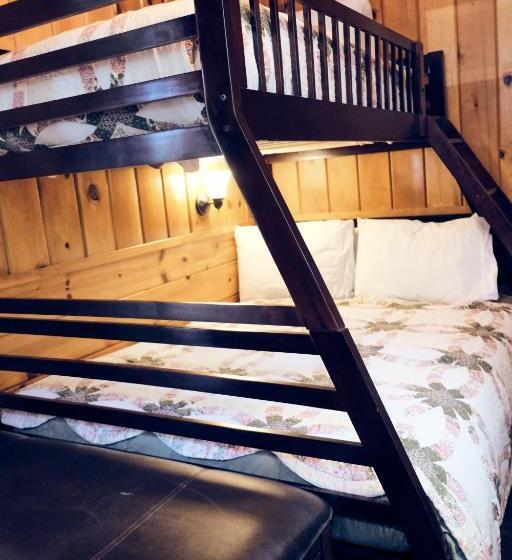 سوئیت 2 خوابه, Lake Front Cabins