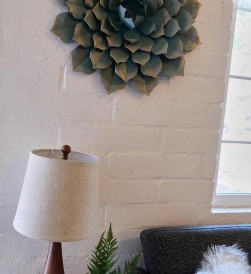 سوئیت 2 خوابه, Lake Front Cabins