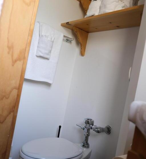 سوئیت 2 خوابه, Lake Front Cabins