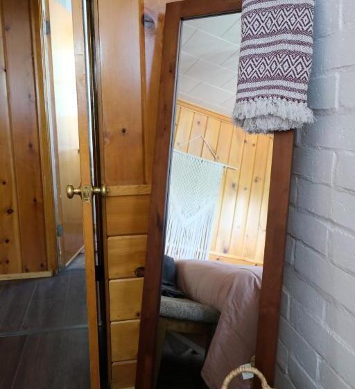 سوئیت 2 خوابه, Lake Front Cabins