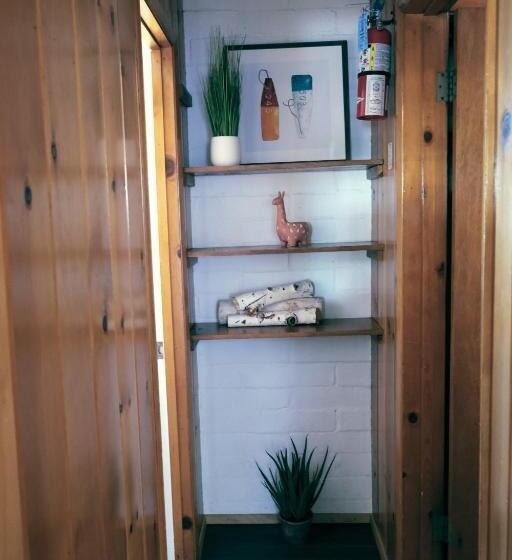 سوئیت 2 خوابه, Lake Front Cabins