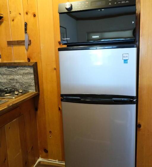 سوئیت 2 خوابه, Lake Front Cabins