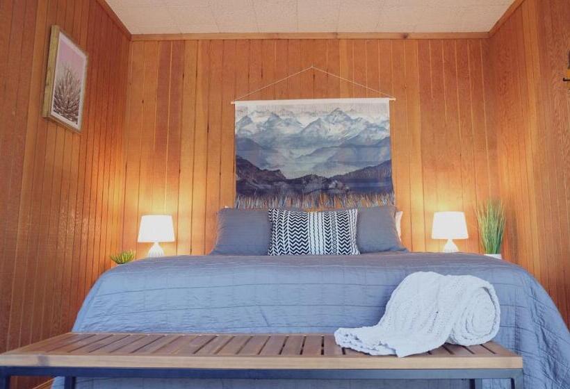 استودیوی استاندارد, Lake Front Cabins