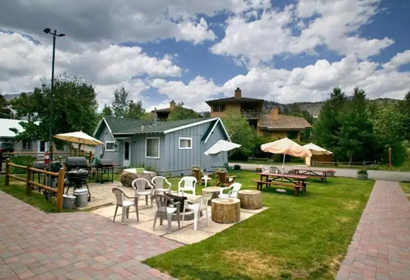 Talo 2 Makuuhuonetta, Lake Front Cabins