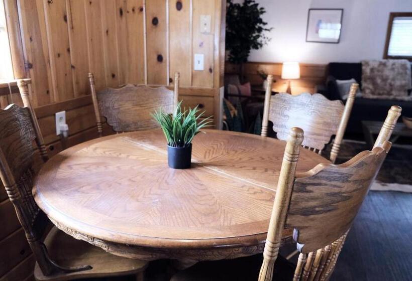 خانه 2 خوابه, Lake Front Cabins