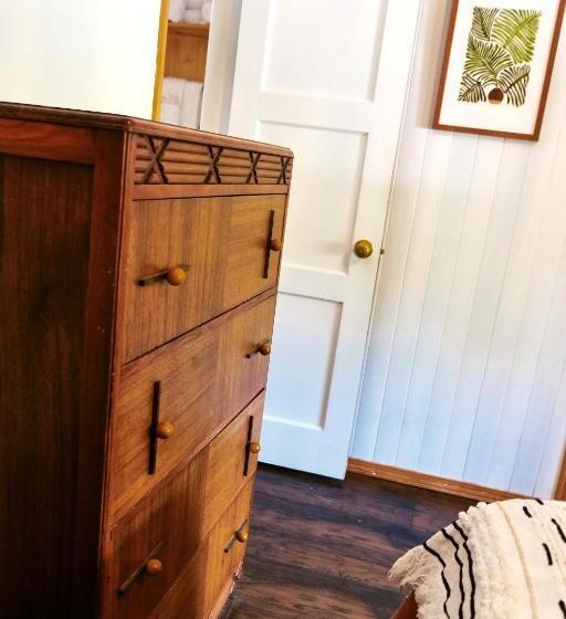 خانه 2 خوابه, Lake Front Cabins