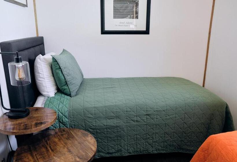 خانه 2 خوابه, Lake Front Cabins