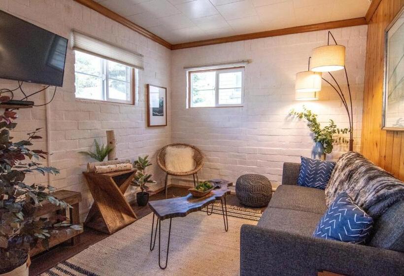 سوییت خانوادگی, Lake Front Cabins