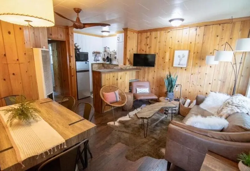 Perhesviitti, Lake Front Cabins