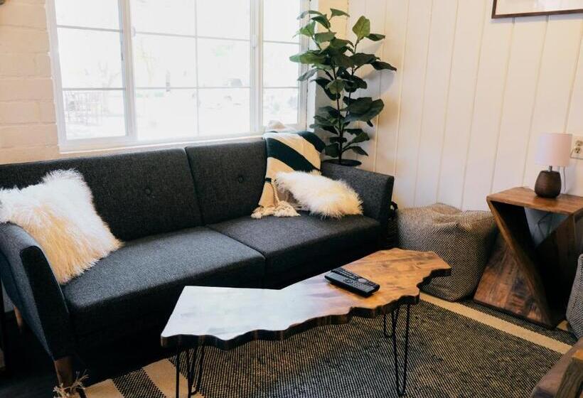 سوییت خانوادگی, Lake Front Cabins