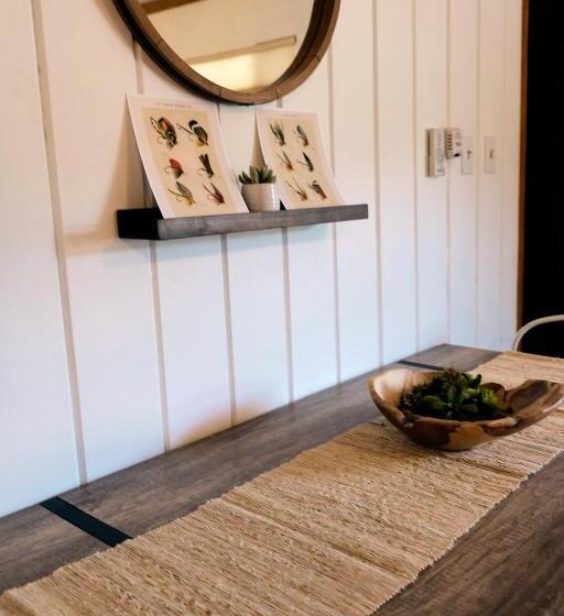 سوئیت 2 خوابه, Lake Front Cabins