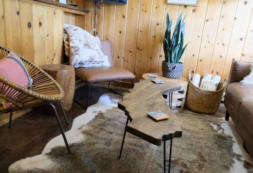 سوئیت 2 خوابه, Lake Front Cabins