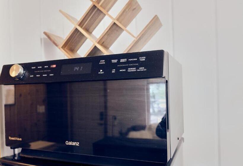 سوئیت 2 خوابه, Lake Front Cabins