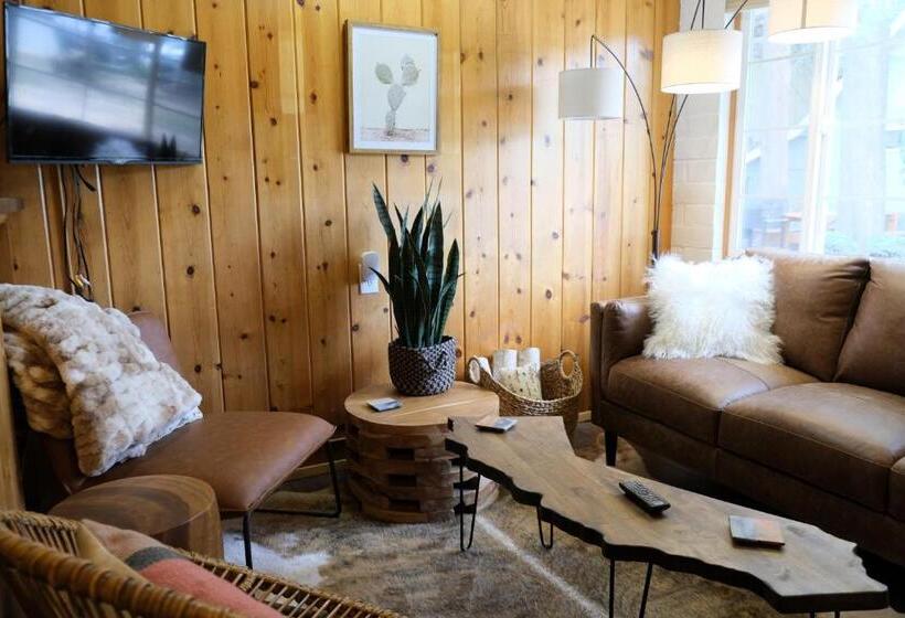 سوئیت 2 خوابه, Lake Front Cabins