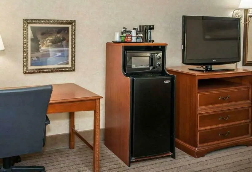 キングサイズベッドのスタンダードルーム, Quality Inn Castleton