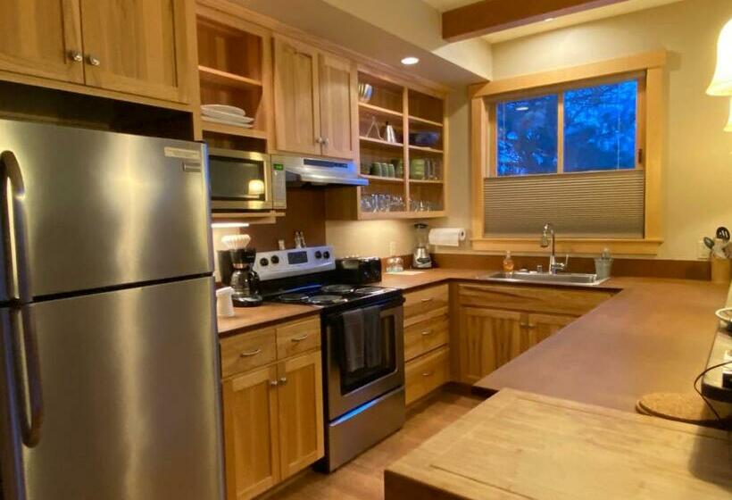 带大床的套房, Twisp River Suites