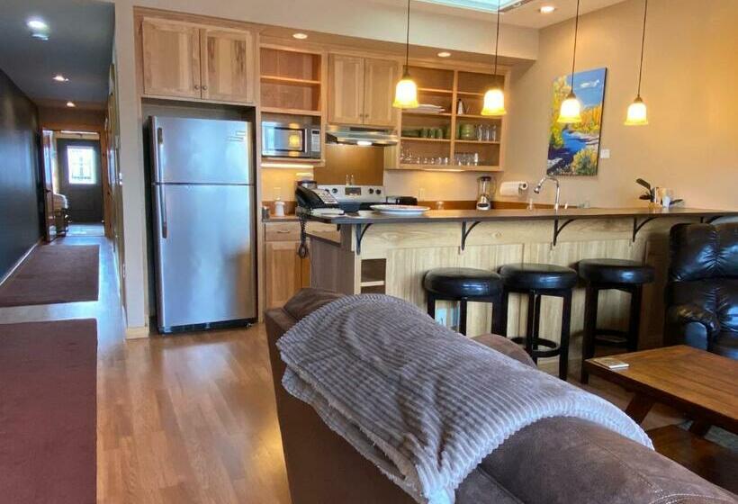 带大床的套房, Twisp River Suites