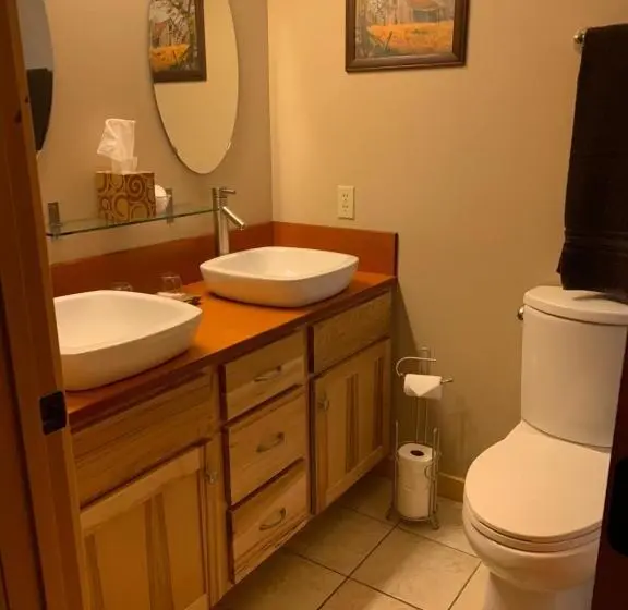 キングサイズベッドのスタンダードルーム, Twisp River Suites