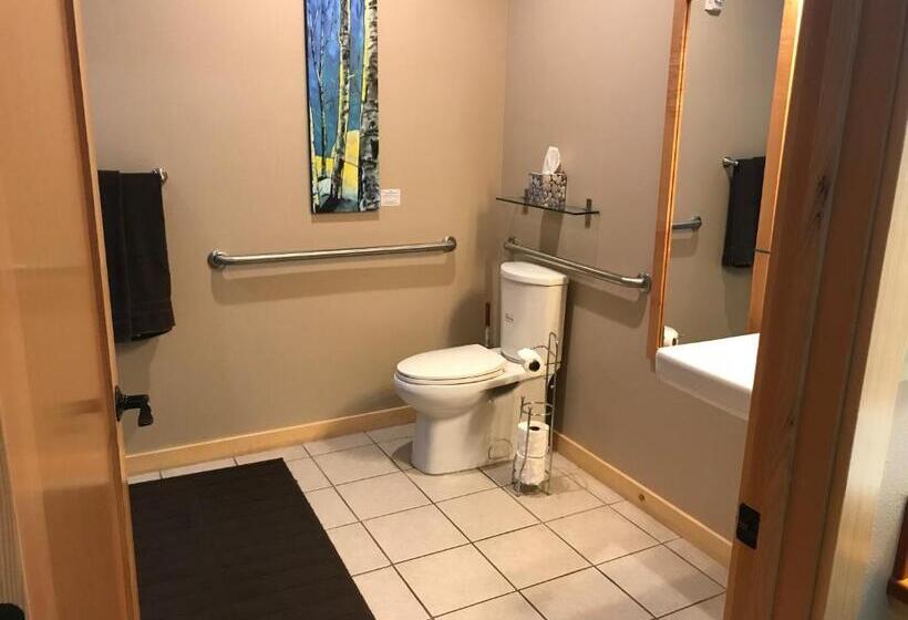 带河湖景观的套房, Twisp River Suites