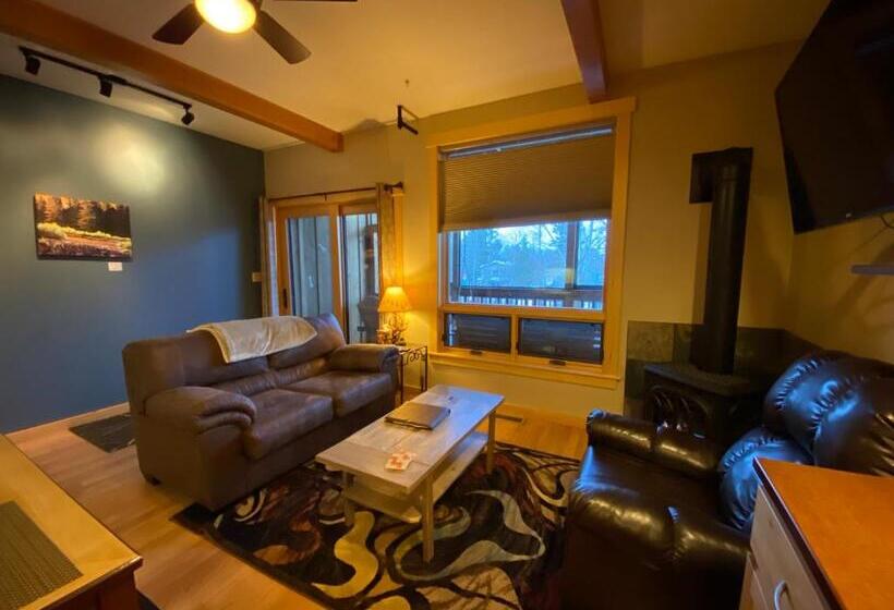 带河湖景观的套房, Twisp River Suites