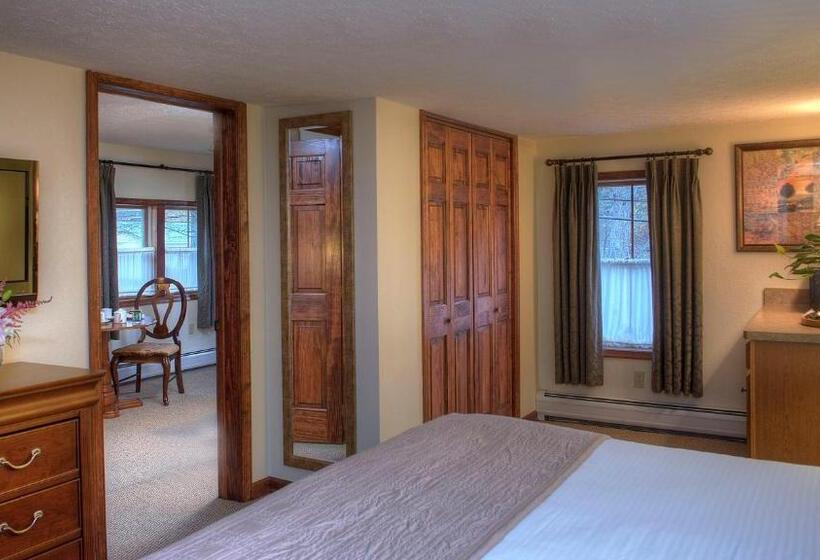 Suite King Size Bed, Woodfield Manor   A Sundance Vacations Property