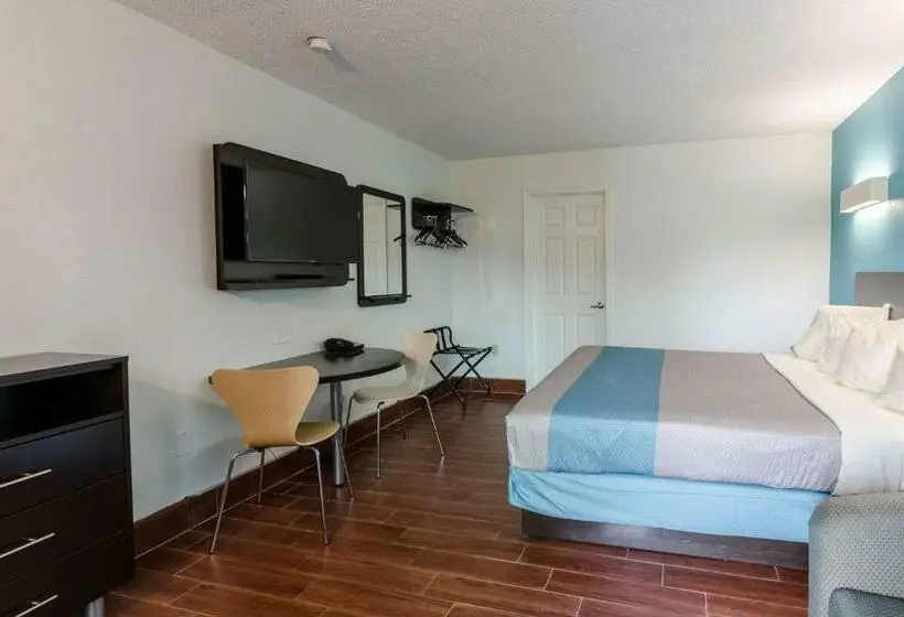 キングサイズベッドのスタンダードルーム, Motel 6 Lexington, Va
