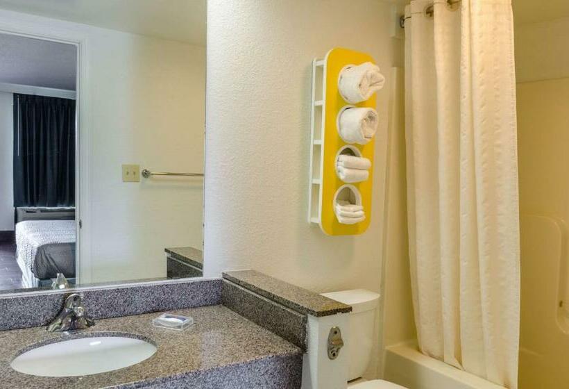 Четырехместный Номер Стандарт, Motel 6 Lexington, Va