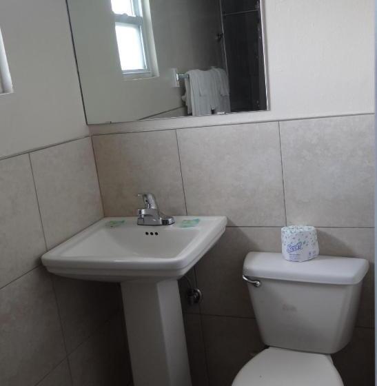 キングサイズベッドのスタンダードルーム, Budget Inn Columbus