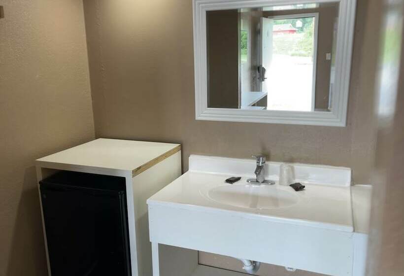 غرفة قياسية فردية, Eastin Atchison