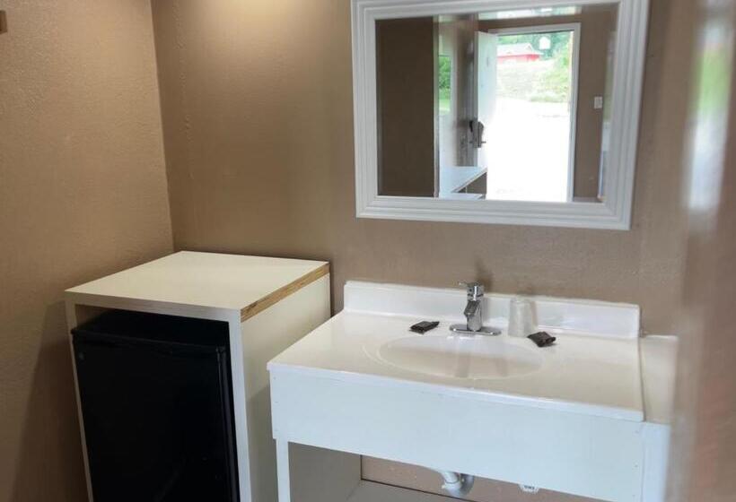 غرفة قياسية فردية, Eastin Atchison