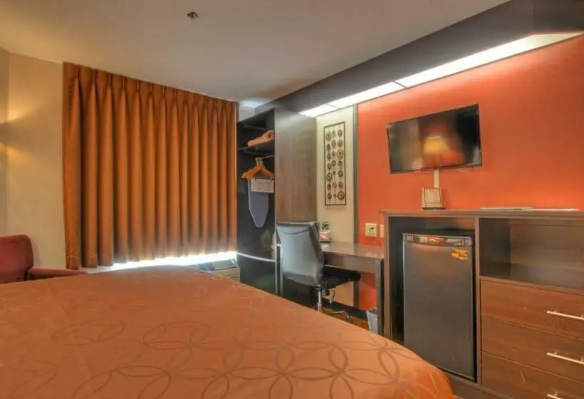 キングサイズベッドのスタンダードルーム, Smoky Mountain Inn & Suites