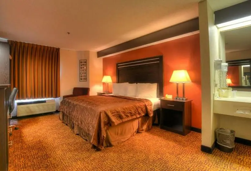 キングサイズベッドのスタンダードルーム, Smoky Mountain Inn & Suites