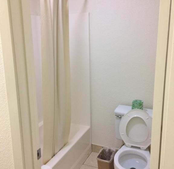 חדר סטנדרט שתי מיטות זוגיות, Travel Inn & Suites