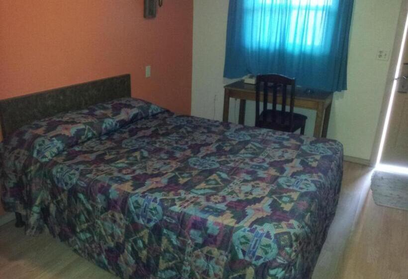 غرفة قياسية, Mustang Motel
