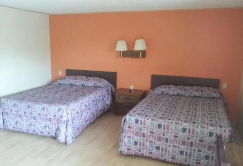 اتاق استاندارد سه نفره, Mustang Motel