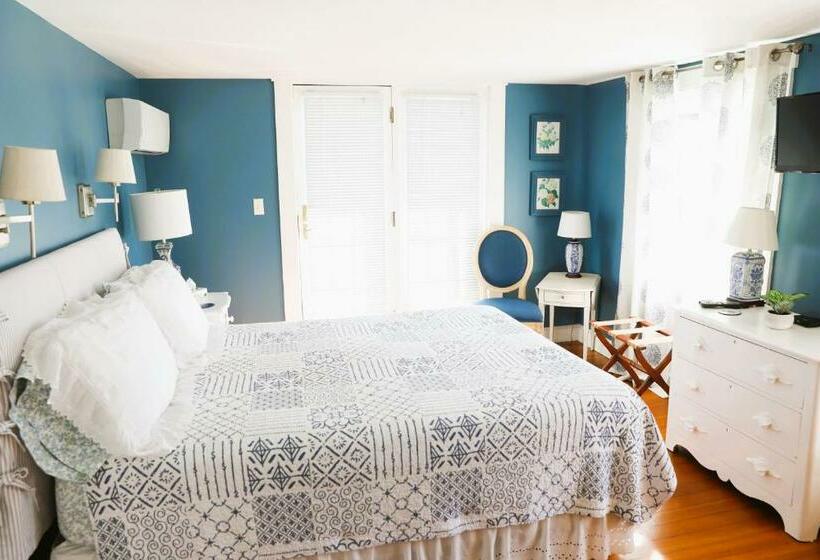 غرفة قياسية سرير ملكى, An English Garden Bed & Breakfast