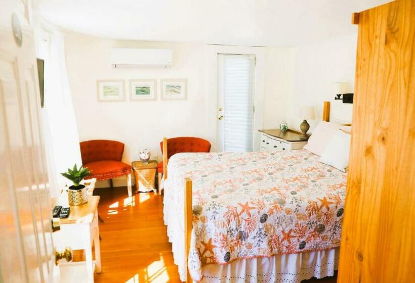 غرفة قياسية سرير ملكى, An English Garden Bed & Breakfast