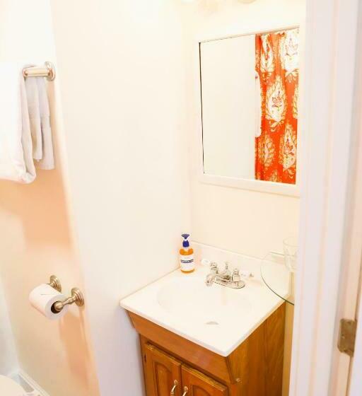 غرفة قياسية سرير ملكى, An English Garden Bed & Breakfast