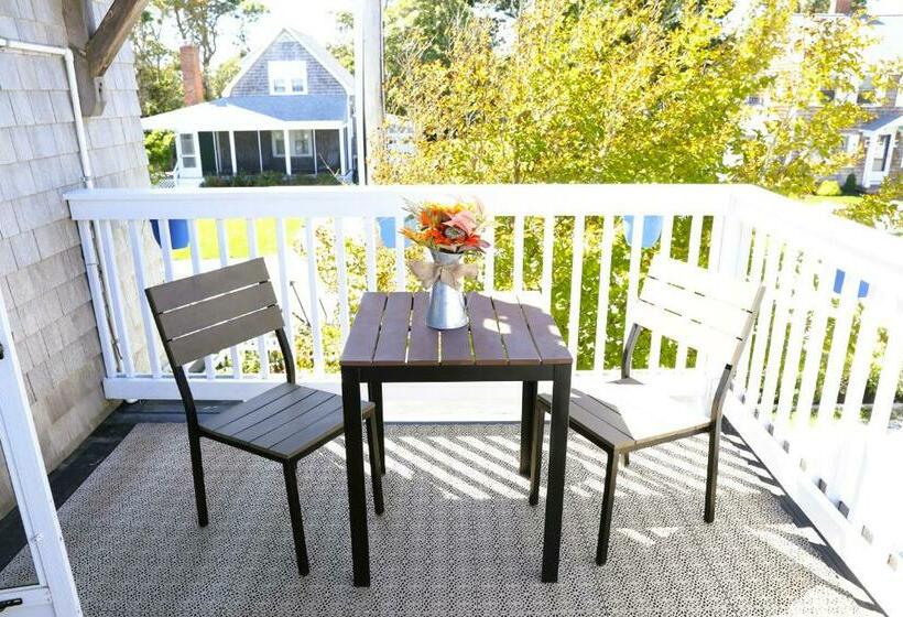 غرفة قياسية سرير ملكى, An English Garden Bed & Breakfast