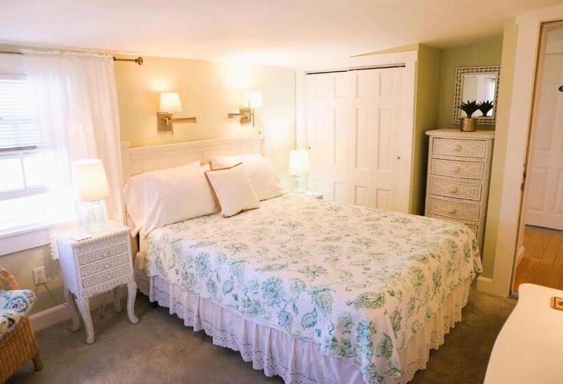 غرفة قياسية سرير ملكى, An English Garden Bed & Breakfast