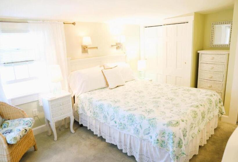 غرفة قياسية سرير ملكى, An English Garden Bed & Breakfast