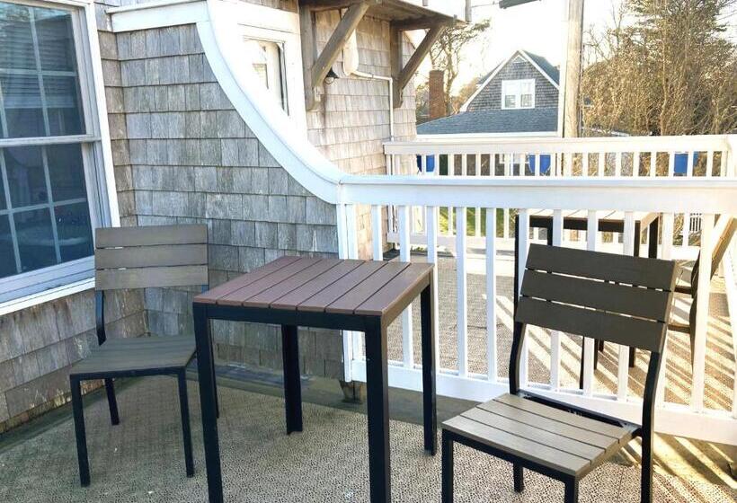 غرفة قياسية سرير ملكى, An English Garden Bed & Breakfast