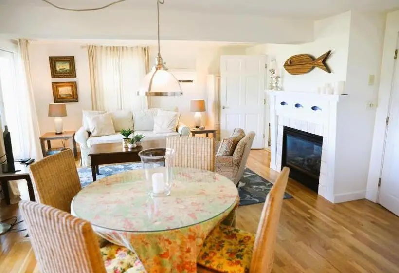 サイドシービュースイート, An English Garden Bed & Breakfast