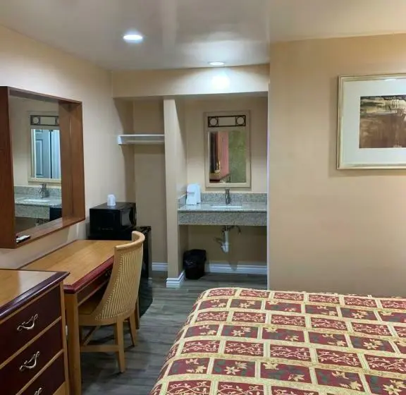 キングサイズベッドのスタンダードルーム, Budget Inn Motel