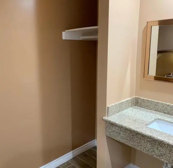 デラックスルーム, Budget Inn Motel