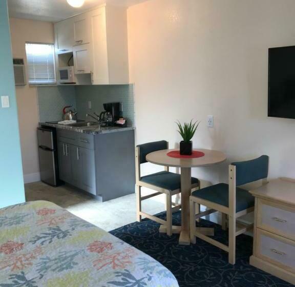 غرفه قياسيه سريرين مزدوجين, Carlton House Motel And Suites