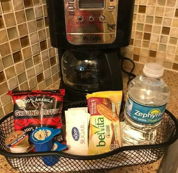 ２ダブルベッドのスタンダードルーム, Carlton House Motel And Suites