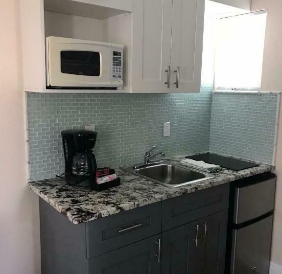 غرفه قياسيه سريرين مزدوجين, Carlton House Motel And Suites