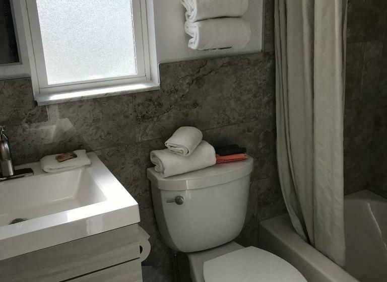 غرفه قياسيه سريرين مزدوجين, Carlton House Motel And Suites